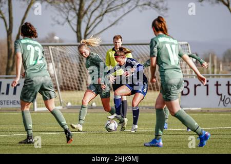 Andernach, Deutschland. 30th Januar 2022. Andernach, Deutschland, Januar 30th Spielaction mit Lisa Umbach (6 Andernach) im Winter-Vorsaison-Freundschaftsspiel zwischen SG 99 Andernach und Borussia Mönchengladbach im Andernach-Stadion in Andernach, Deutschland. Norina Toenges/Sports Press Phot Credit: SPP Sport Press Photo. /Alamy Live News Stockfoto