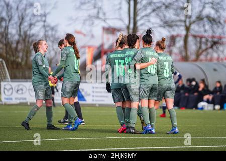 Andernach, Deutschland. 30th Januar 2022. Andernach, Deutschland, Januar 30th die Spieler von Borussia Mönchengladbach feiern im Freundschaftsspiel der Wintervorsaison zwischen SG 99 Andernach und Borussia Mönchengladbach im Andernach-Stadion in Andernach ihr zweites Tor. Norina Toenges/Sports Press Phot Credit: SPP Sport Press Photo. /Alamy Live News Stockfoto