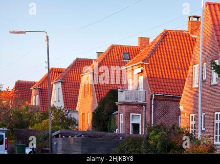 Reihe von schönen roten Häusern. Keywords: Aus in einer Reihe der dänischen, nordischen, skandinavischen, europäischen, Dänemark, Europa Stockfoto