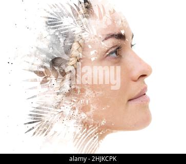 Paintographie. Ein Porträt einer Frau kombiniert mit einem Tuschegemälde aus Laub. Stockfoto