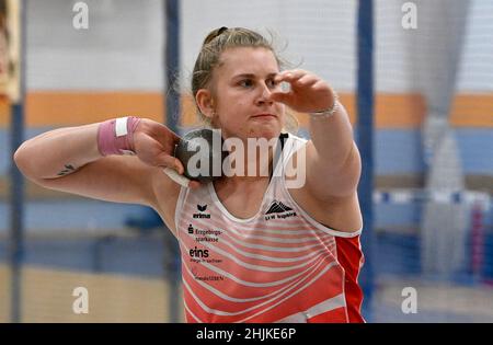 Nehvizdy, Tschechische Republik. 30th Januar 2022. Katharina Maisch aus Deutschland tritt beim internationalen Leichtathletik-Hallentreffen Stars in Nehvizdy am 30. Januar 2022 in Nehvizdy, Tschechische Republik, im Frauenschuss an. Kredit: Michal Krumphanzl/CTK Foto/Alamy Live Nachrichten Stockfoto