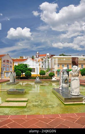 Islamische Brunnen in Praca Ibn Al Mutamid, Silves, Algarve, Portugal Stockfoto