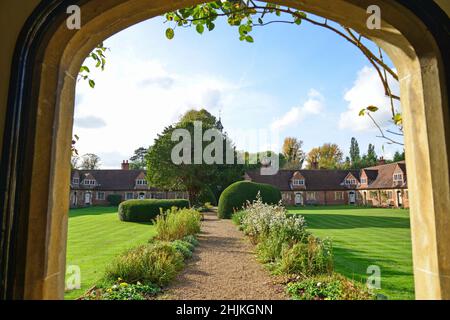 Eingang zum The Jesus Krankenhaus Armenhäuser, High Street, Bray, Berkshire, England, Vereinigtes Königreich Stockfoto