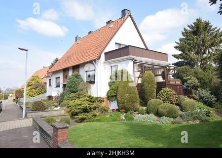 Doppelhaushälfte aus dem späten 1950s in Lindhorst Stockfoto