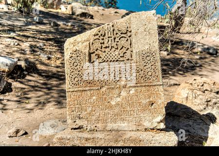 Akdamar Insel, Van, Türkei - Februar 2020: Akdamar Insel und Surpkirche Akdamar Kirche ist ein wichtiger religiöser Ort für das armenische Volk Stockfoto