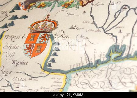 Detail einer alten Karte, die mit dem Schild von Castilla y León illustriert ist Stockfoto