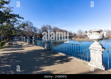 Blick auf den Fluss Tajo von Jardín de la Isla, Aranjuez, Madrid, Spanien Stockfoto