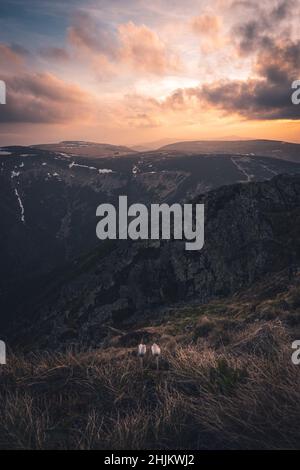 Sonnenuntergang vom höchsten tschechischen Berg Snezka Stockfoto