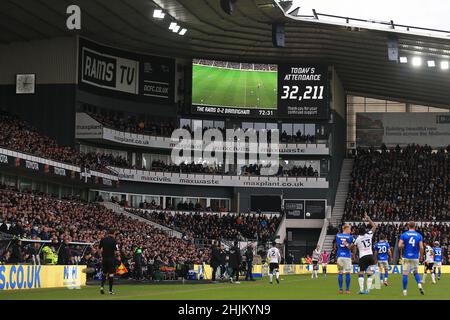 Derby, Großbritannien. 30th Januar 2022. Allgemeine Ansicht der Anzeigetafel, da sie die Anwesenheit des Spiels anzeigt. Spiel der EFL Skybet Championship, Derby County gegen Birmingham City im Stadion Pride Park in Derby am Sonntag, 30th. Januar 2022. Dieses Bild darf nur für redaktionelle Zwecke verwendet werden. Nur zur redaktionellen Verwendung, Lizenz für kommerzielle Nutzung erforderlich. Keine Verwendung bei Wetten, Spielen oder Veröffentlichungen in einem Club/einer Liga/einem Spieler. PIC von Steffan Bowen/Andrew Orchard Sports Photography/Alamy Live News Credit: Andrew Orchard Sports Photography/Alamy Live News Stockfoto