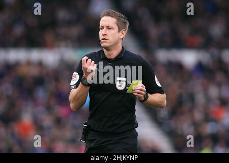 Derby, Großbritannien. 30th Januar 2022. Schiedsrichter John Brooks in Aktion während des Spiels. Spiel der EFL Skybet Championship, Derby County gegen Birmingham City im Stadion Pride Park in Derby am Sonntag, 30th. Januar 2022. Dieses Bild darf nur für redaktionelle Zwecke verwendet werden. Nur zur redaktionellen Verwendung, Lizenz für kommerzielle Nutzung erforderlich. Keine Verwendung bei Wetten, Spielen oder Veröffentlichungen in einem Club/einer Liga/einem Spieler. PIC von Steffan Bowen/Andrew Orchard Sports Photography/Alamy Live News Credit: Andrew Orchard Sports Photography/Alamy Live News Stockfoto