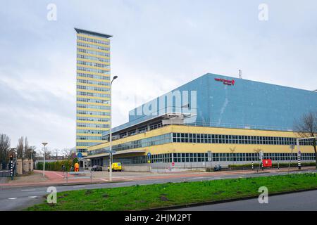 World Forum Gebäude und Wohnturm 'Toren van Oud' in der Stadt Den Haag (Den Haag), Niederlande. Stockfoto