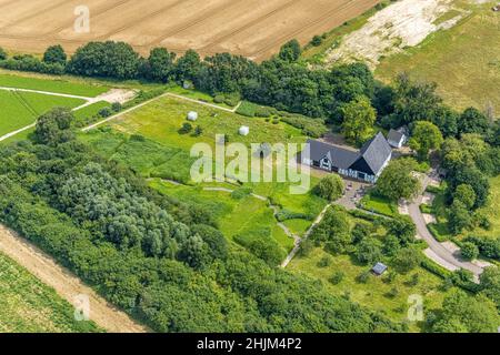 Luftaufnahme, Emscherquellhof mit Quelle der Emscher, Hohenleuchte, Holzwickede, Ruhrgebiet, Nordrhein-Westfalen, Deutschland, DE, EmscherQuelle, EUR Stockfoto