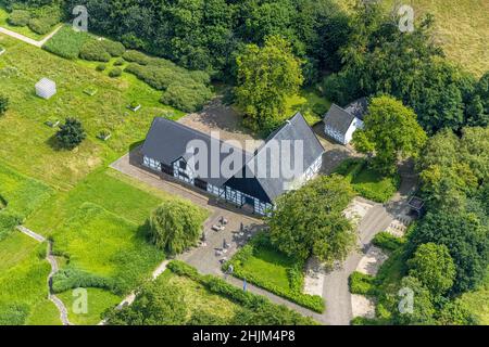 Luftaufnahme, Emscherquellhof mit Quelle der Emscher, Hohenleuchte, Holzwickede, Ruhrgebiet, Nordrhein-Westfalen, Deutschland, DE, EmscherQuelle, EUR Stockfoto