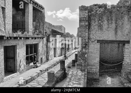 Die prächtigen Ruinen von Herculaneum, die durch den Ausbruch des Vulkans Vesuv zerstört wurden, der auch die Stadt Pompeji zerstörte Stockfoto