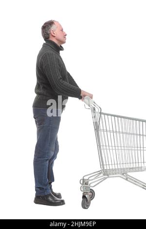 Seitenansicht eines glücklichen jungen Mannes mit Einkaufskassewagen und Blick weg Stockfoto