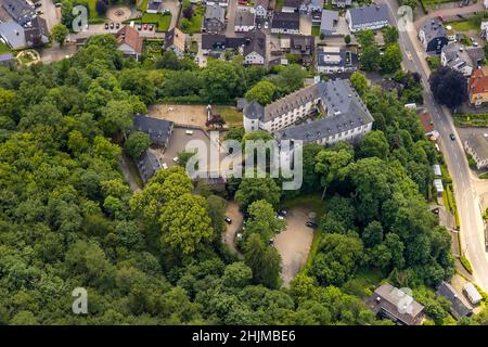 Luftbild, Schloss Bilstein, Jugendherberge DJH, Bilstein, Lennestadt, Sauerland, Nordrhein-Westfalen, Deutschland, Schloss, DEU, DJH, Europa, Bergspitze Ca Stockfoto