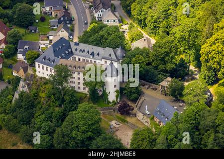 Luftbild, Schloss Bilstein, Jugendherberge DJH, Bilstein, Lennestadt, Sauerland, Nordrhein-Westfalen, Deutschland, Schloss, DEU, DJH, Europa, Bergspitze Ca Stockfoto
