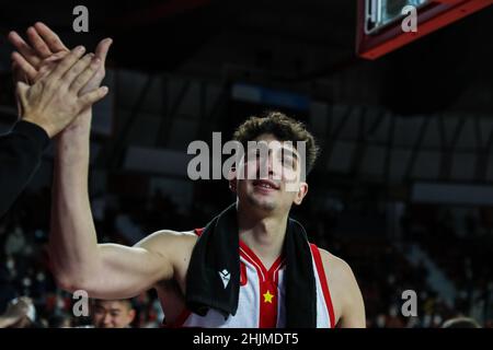 Guglielmo Caruso #30 von Pallacanestro Varese OpenJobMetis feiert den Sieg am Ende des Spiels während des italienischen Basketball LBA Lega Basket Ein Spiel der regulären Saison 2021/22 zwischen OpenJobMetis Varese und Dolomiti Energia Trentino in der Enerxenia Arena, Varese, Italien am 30. Januar 2022 Stockfoto