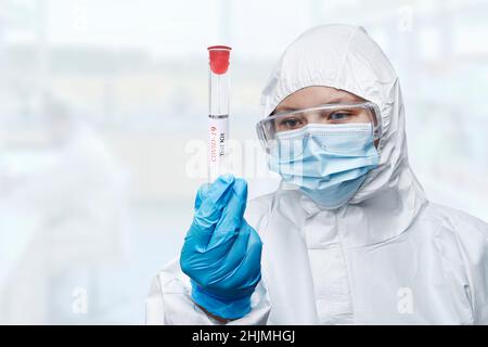 Healthcare , Medical hat einen PCR-Test Coronavirus COVID-19, Sammelprozess nasalen Proben NP und OP oralen, viralen DNA-Diagnoseverfahren RT-PCR Stockfoto
