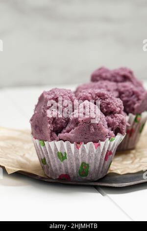 Kue Mangkok oder chinesisches Fa Gao, bekannt als Glückskuchen, in der Regel für den Imlek Chinesischen Neujahrsnack Stockfoto