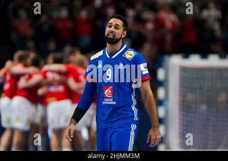 Budapest, Ungarn, 30th. Januar 2022. Melvyn Richardson aus Frankreich sieht nach der Niederlage während des EHF-EM 2022, 3rd-Platz-Match zwischen Frankreich und Dänemark in Budapest, Ungarn, niedergeschlagen aus. 30. Januar 2022. Kredit: Nikola Krstic/Alamy Stockfoto