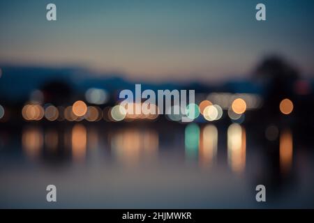 Vintage der Stadt Lichter Bokeh mit Reflexion Hintergrund Stockfoto