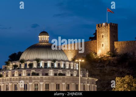 Festung Skopje bei Nacht, Nordmakedonien Stockfoto