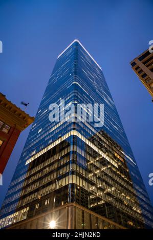 Calgary, Alberta - 30. Januar 2022: Blick auf den Büroturm Brookfield Place in Calgary. Stockfoto