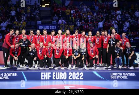 Cérémonie Podium Team Spanien beim EHF Men's Euro 2022, Final Handball Match zwischen Schweden und Spanien am 30. Januar 2022 in der Budapest Multifunctional Arena in Budapest, Ungarn. Foto von Laurent Lairys/ABACAPRESS.COM Stockfoto