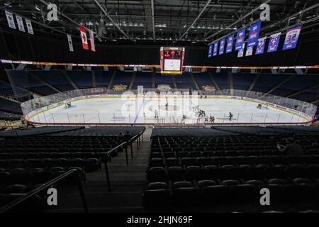 Hamilton, Kanada. 30th Januar 2022. Jan 30 2022 Hamilton Ontario Kanada, die Bulldogs und die Frontinacs spielen das letzte leere Stadionspiel in der OHL, da die Beschränkungen von Ontario morgen wieder auf 50 % Kapazität zurückgehen. Kredit: Luke Durda/Alamy Live Nachrichten Stockfoto