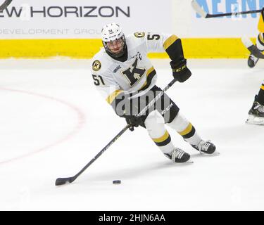 Hamilton, Kanada. 30th Januar 2022. Jan 30 2022 Hamilton Ontario Canada, Kingston Captain und zukünftiger NHLer Shane Wright (51) spielt mit einem Käfig gegen die Hamilton Bulldogs. Kredit: Luke Durda/Alamy Live Nachrichten Stockfoto