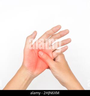 Schmerzhafter Palmar-Aspekt des asiatischen jungen Mannes. Konzept des Kompartiment-Syndroms, Zellulitis und Schmerzen der Handmuskulatur. Stockfoto