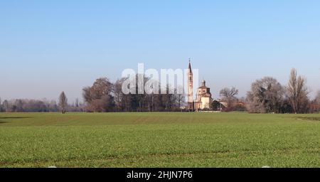 Landschaft Landschaft der Po-Tal, Pianura Padana, mit der Kirche Sant'Andrea von Quarto, Teil der Gemeinde Bologna. Italien Stockfoto