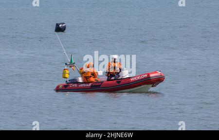 Sommerzeit an der Küste von Bray, irische Küstenwache in Aktion an der Küste von Bray, Bray, Irland Stockfoto