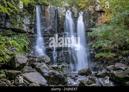 Die wunderschönen Wasserfälle von Dardagna, der Naturpark Corno alle Scale, Lizzano in Belvedere, Italien Stockfoto