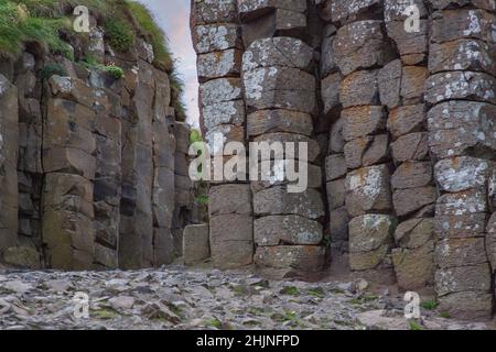 Nordirland Sea Coast Sunset, Antrim Landscapes, Giants of Causeway , Stone Pillars, Land der Mythen und Legenden, Nordirland Stockfoto