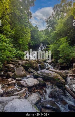 Torc-Wasserfall, Mangerton Mountains, Kaskade des Wildschweins, langer Wasserfall, Owengarriff River, Killarney National Park, Irland Stockfoto