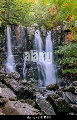 Die wunderschönen Wasserfälle von Dardagna, der Naturpark Corno alle Scale, Lizzano in Belvedere, Italien Stockfoto