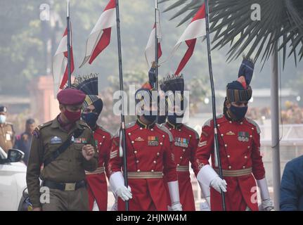 Neu-Delhi, Indien. 31st Januar 2022. Am Eröffnungstag der Haushaltssitzung des Parlaments treffen Körperwachen der Präsidenten im Parlament ein. (Bild: © Sondeep Shankar/Pacific Press via ZUMA Press Wire) Stockfoto