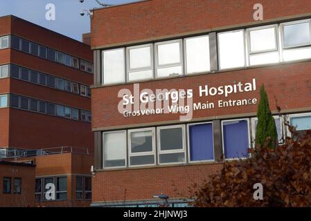 London, Großbritannien. Tooting: St George's Hospital - Grosvenor Wing Haupteingang Stockfoto