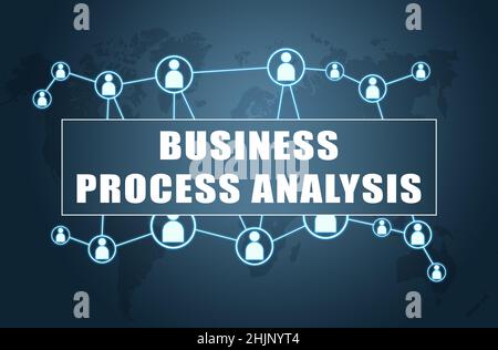 Business Process Analysis - Textkonzept auf blauem Hintergrund mit Weltkarte und sozialen Symbolen. Stockfoto