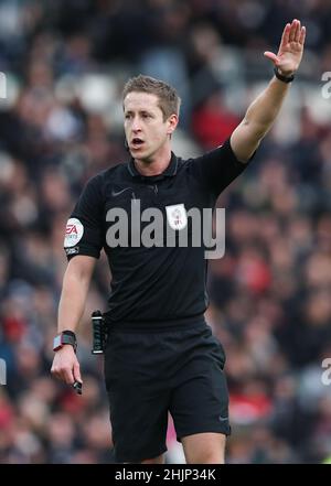 Derby, Großbritannien. 30th Januar 2022. Schiedsrichter John Brooks beim Sky Bet Championship-Spiel im Pride Park Stadium, Derby. Bildnachweis sollte lauten: Isaac Parkin/Sportimage Kredit: Sportimage/Alamy Live News Stockfoto