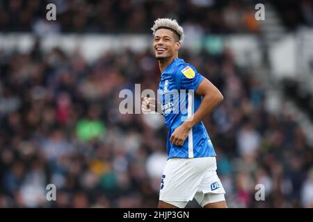 Derby, Großbritannien. 30th Januar 2022. Lyle Taylor aus Birmingham City während des Sky Bet Championship-Spiels im Pride Park Stadium, Derby. Bildnachweis sollte lauten: Isaac Parkin/Sportimage Kredit: Sportimage/Alamy Live News Stockfoto