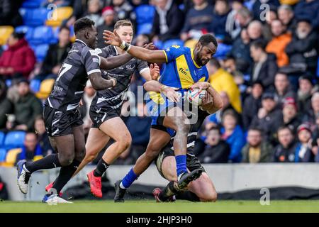 Wimbledon, Großbritannien. 19th Januar 2022. Lameck JUMA (29) aus London Broncos (rechts) während des Wettkampfs der Betfred Championship zwischen London Broncos und Widnes Vikings am 30. Januar 2022 im Cherry Red Records Stadium, Plough Lane, Wimbledon, England. Foto von David Horn. Quelle: Prime Media Images/Alamy Live News Stockfoto
