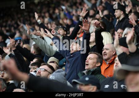 Derby, Großbritannien. 30th Januar 2022. Derby County Fans im Stand während des Sky Bet Championship Spiels im Pride Park Stadium, Derby. Bildnachweis sollte lauten: Isaac Parkin/Sportimage Kredit: Sportimage/Alamy Live News Stockfoto