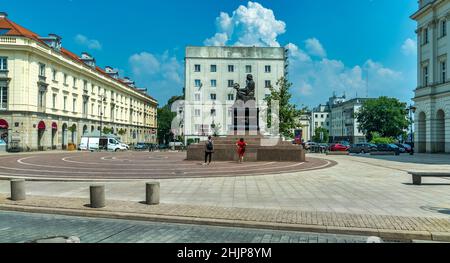 Das bekannteste Bronzestandmal des polnischen Astronomen Nicolaus Copernicus in der polnischen Hauptstadt. Stockfoto