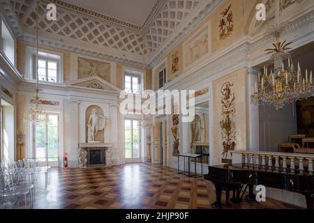 Der Ballsaal im Lazienki Palace auf der Insel im Lazienki Park - Warschau, Polen Stockfoto