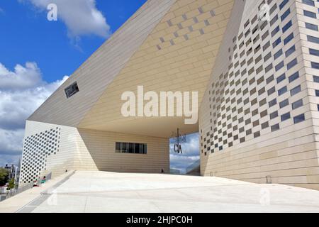 Das Dramatic House of the Creative and Cultural Economy (MECA), am Ufer der Garonne in Bordeaux, ist als urbanes Wohnzimmer und kulturelles Zentrum vorgesehen Stockfoto