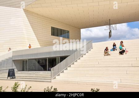 Das Dramatic House of the Creative and Cultural Economy (MECA), am Ufer der Garonne in Bordeaux, ist als urbanes Wohnzimmer und kulturelles Zentrum vorgesehen Stockfoto