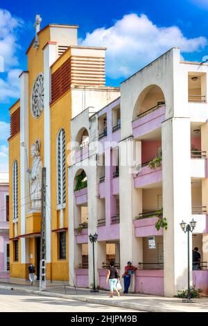 Kathedrale San Eugenio de la Palma. Außenfassade des Kirchengebäudes, Ciego de Avial, Kuba Stockfoto